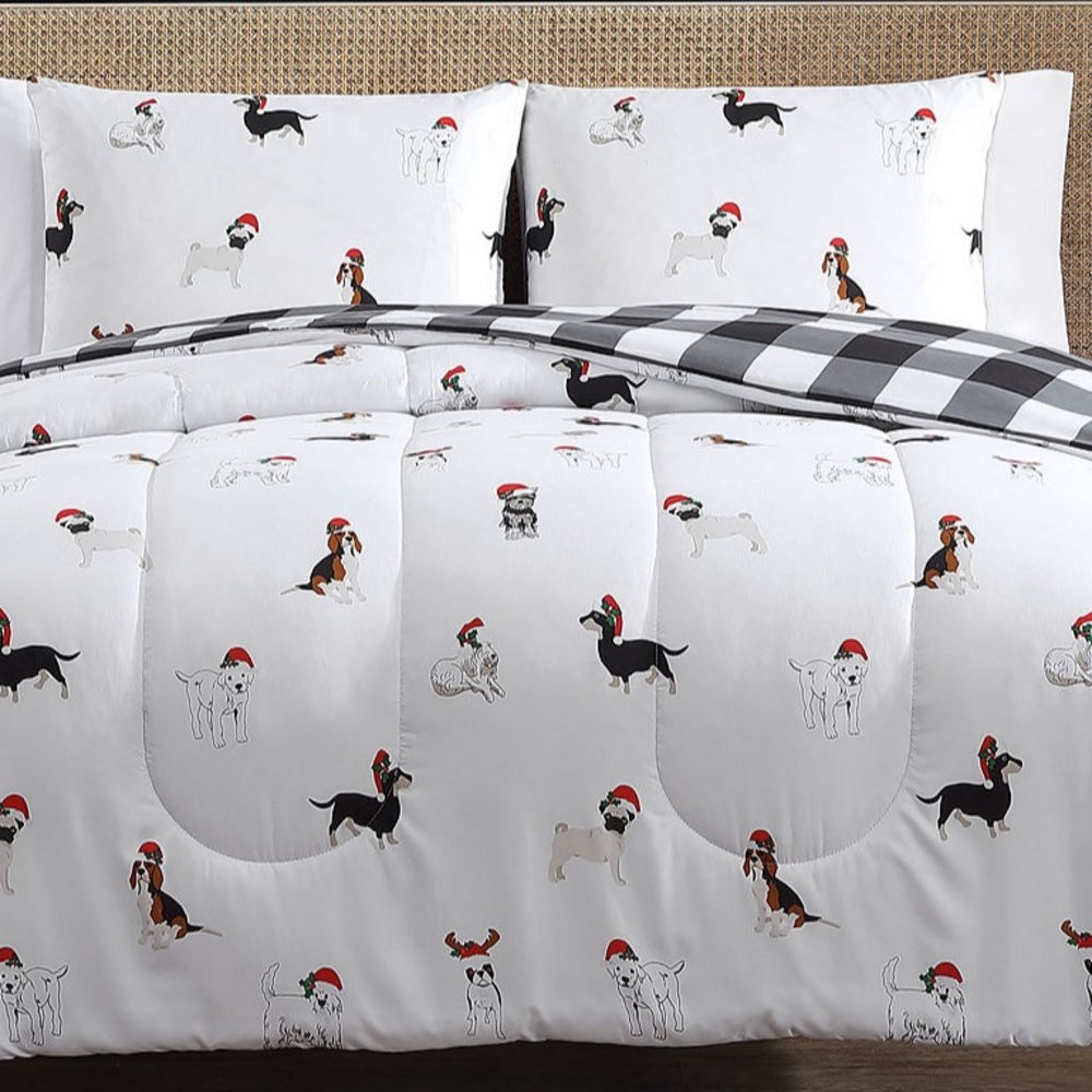 Full/Queen set includes 3 pieces: comforter (90" x 90"), two shams (20" x 26"')
